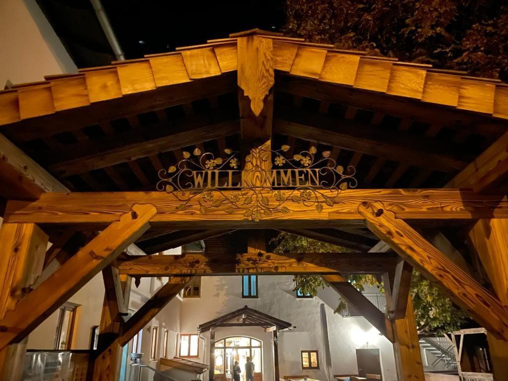 Landgasthaus Zur Linde Pleiskirchen Dış mekan fotoğraf